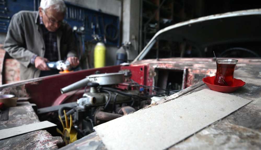 'Anadol' otomobiller 'Dede Suat'ın elinde hayata dönüyor 4 'Anadol'-otomobiller-'Dede-Suat'ın-elinde-hayata-dönüyor