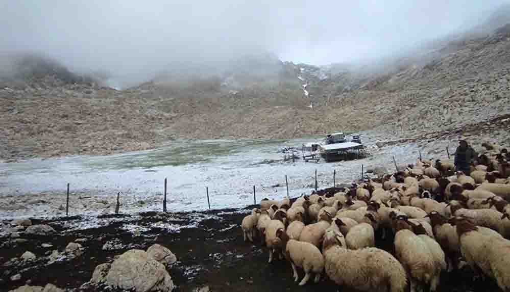 Antalya'nın Kaş ilçesine kar yağdı