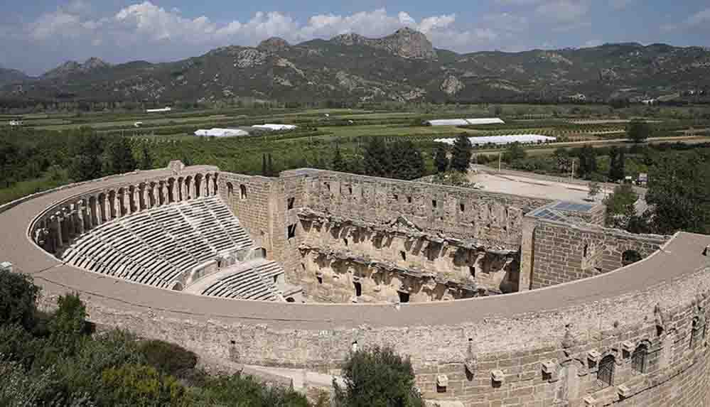 Aspendos Antik Kenti'nin UNESCO'nun kalıcı listesine alınması için çalışma yürütülüyor