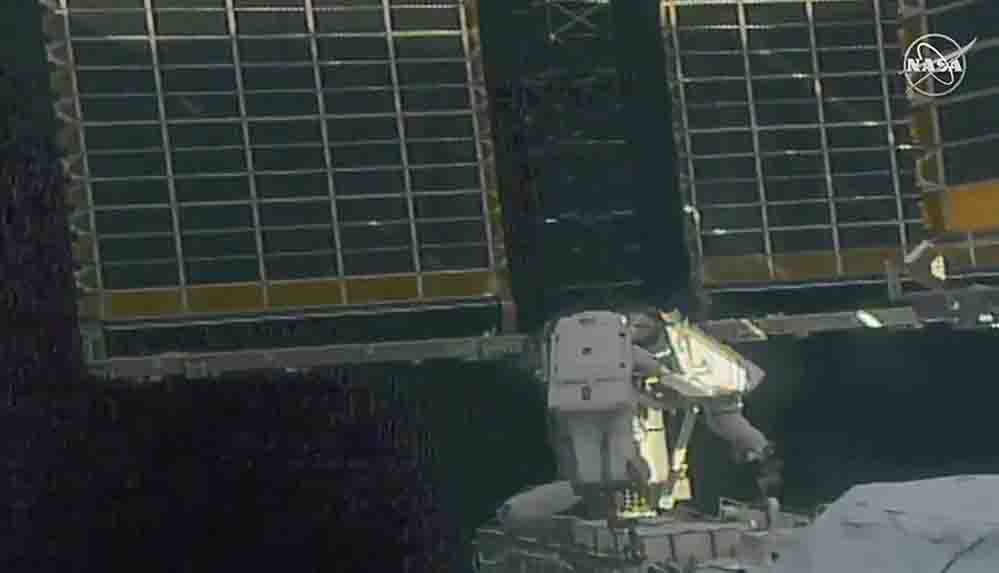 Astronotlar, Uluslararası Uzay İstasyonu'nda yürüyüşe çıktı