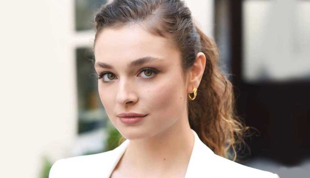 Aşkın-Tarifi-dizisinin-Naz'ı-Serra-Arıtürk-kimdir--Serra-Arıtürk-kaç-yaşında-ve-nereli-