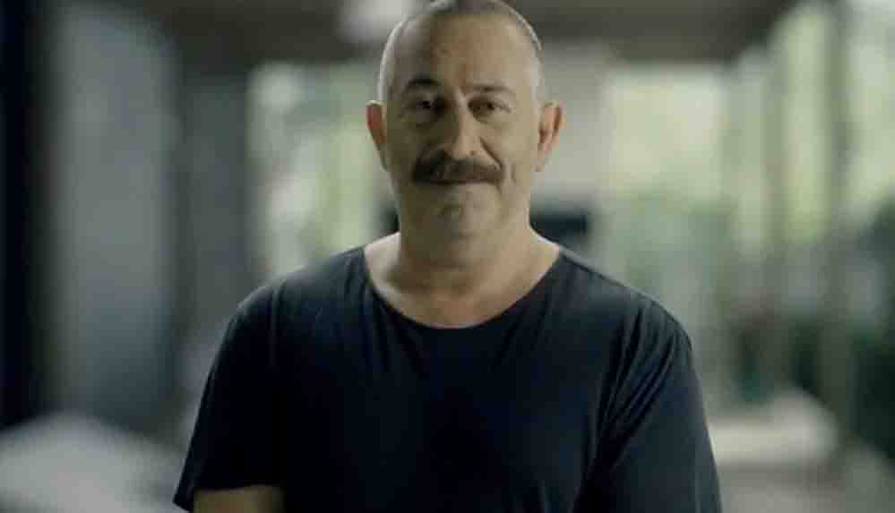 Cem Yılmaz isyan etti Gerçekten aptal olmak gerekir!