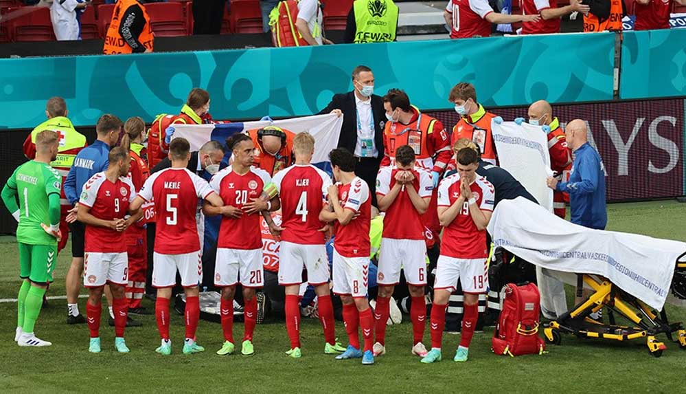 Danimarka - Finlandiya maçında Christian Eriksen fenalaştı, kalp masajı yapıldı
