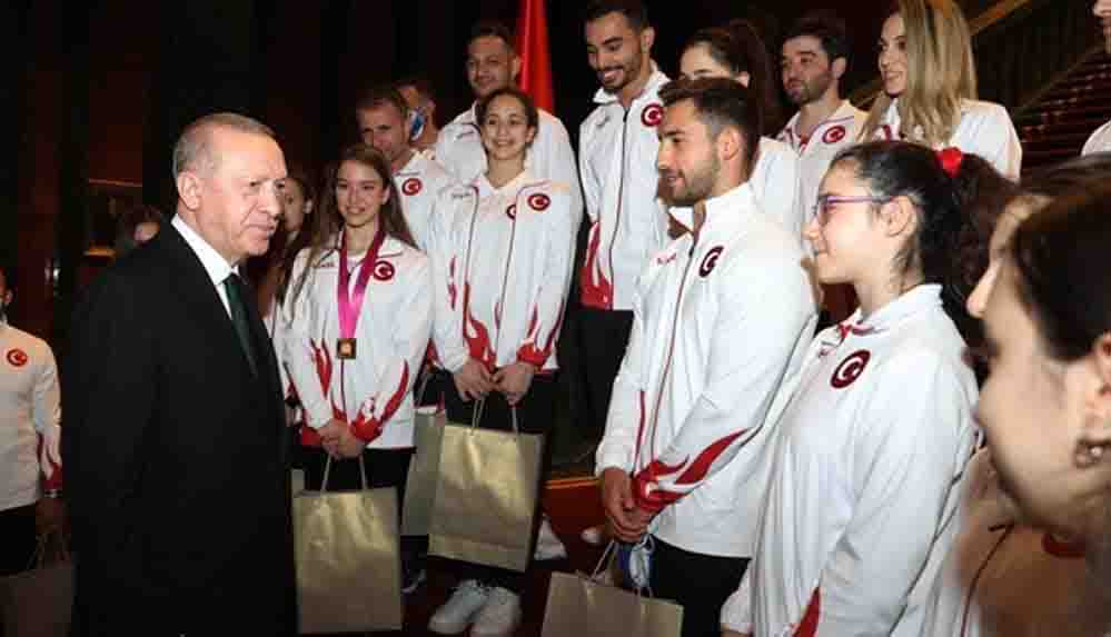 Erdoğan'dan cimnastikçilere dikkat çeken uyarı: Madalyaları çaldırmayın