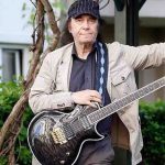 Erkin Koray Benim emeğimi çalıp yemek mi senin ekmek paran oluyor!