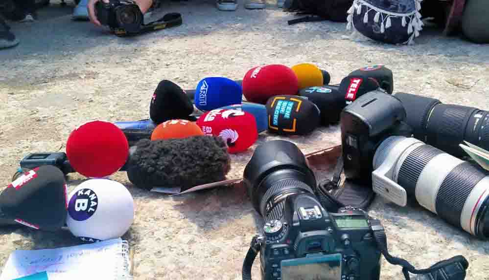 Gazeteci örgütlerinden 'Gazeteciye şiddete hayır' eylemi: "Nefes alamıyoruz"