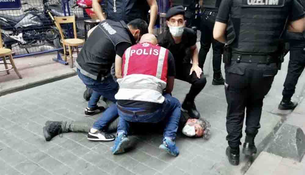 Beren Saat'ten gözaltına alınan AFP fotomuhabiri Bülent Kılıç'a destek