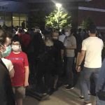 İzmir'deki aşı kuyruğu geceye de sarktı