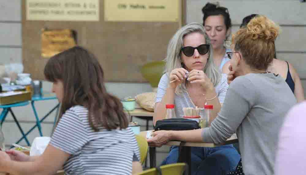 Kapalı alanlarda da maske takma zorunluluğu kaldırıldı