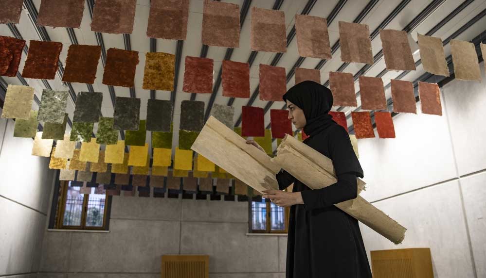 Keten, dut ağacı kabuğu ve ipeğin geleneksel yöntemlerle kağıda dönüşme yolculuğu