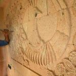 Nevşehirli taş ustası duvarları süslüyor