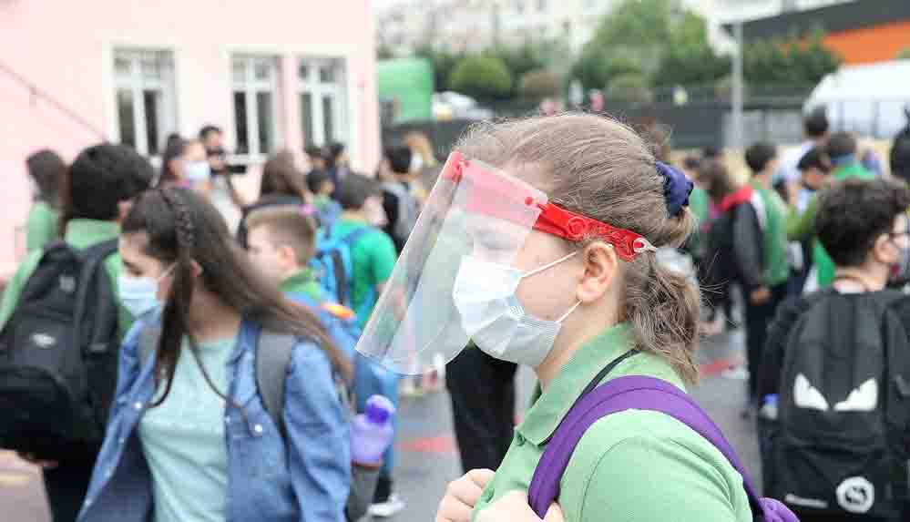 Ortaokul ve lise öğrencileri yüz yüze eğitime başladı