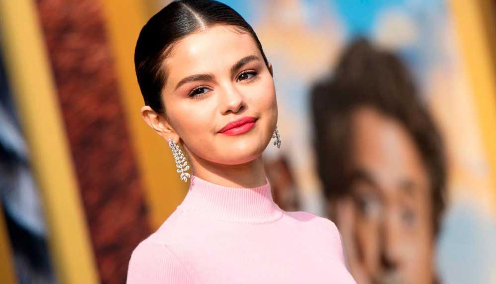 Selena-Gomez--İlişkilerimin-çoğunun-lanetlendiğini-düşünüyorum