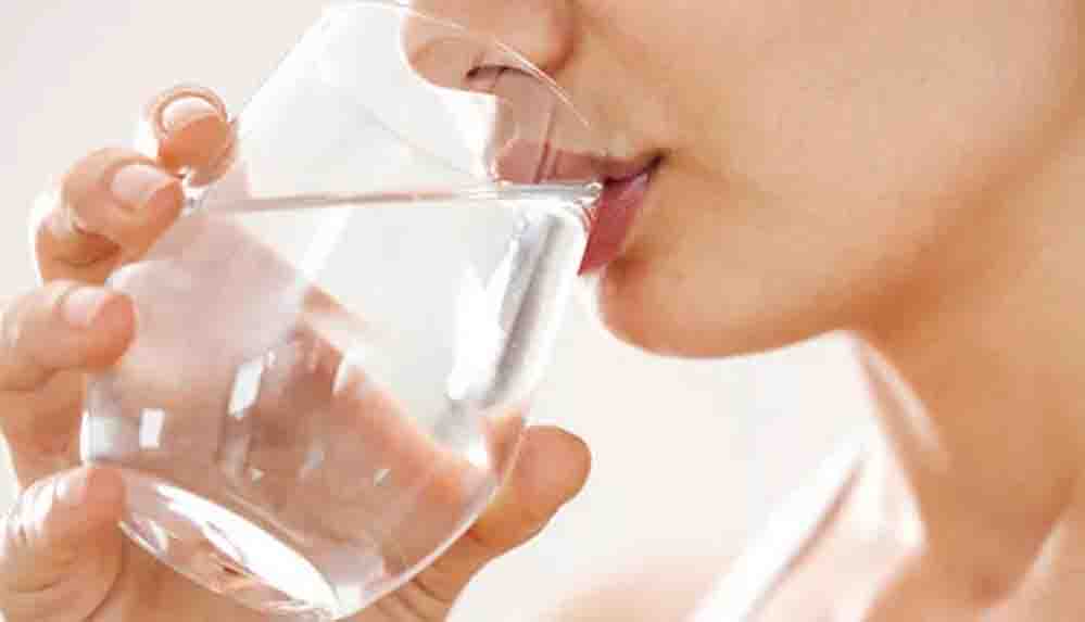 Su içmek zayıflatır mı? Su içerek ne kadar kilo verilir? Kilo vermek için günde ne kadar su içilmeli?