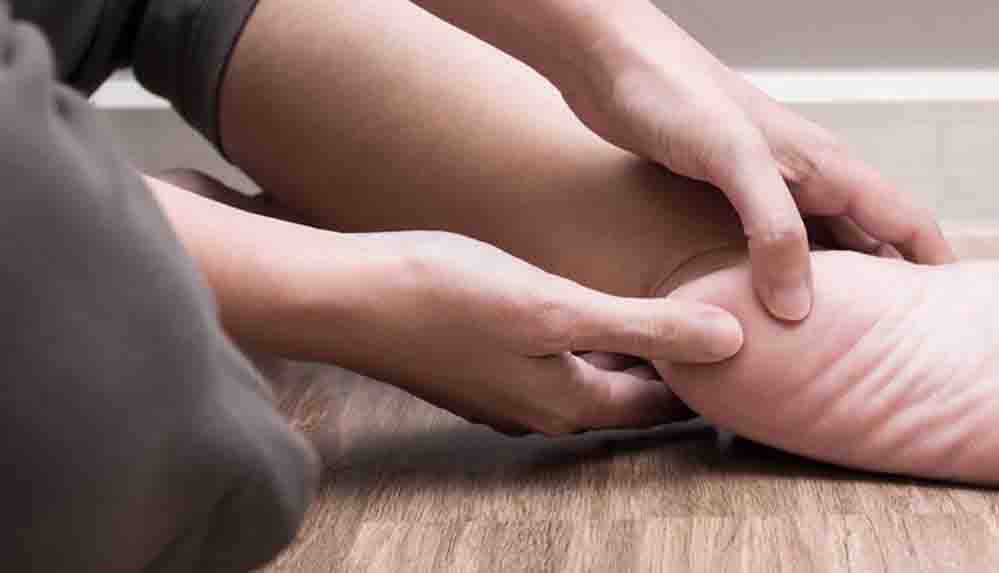 Topuk dikeni nedir Topuk dikeni nasıl tedavi edilir Hastanede topuk dikenine hangi bölüm bakar