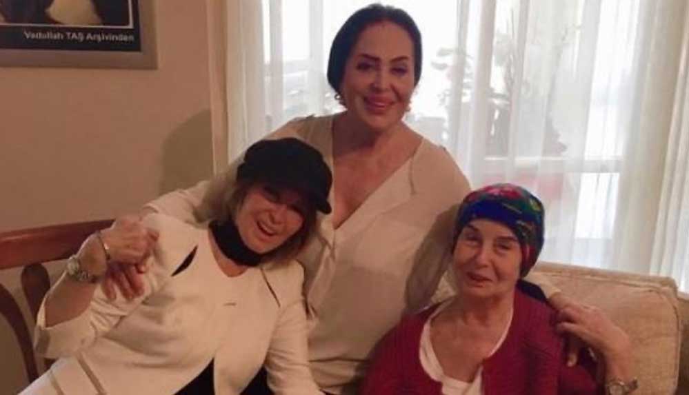 Türkan-Şoray'ın-doğumgününde-Yeşilçam'ın-ünlü-isimleri-aynı-masada-buluştu