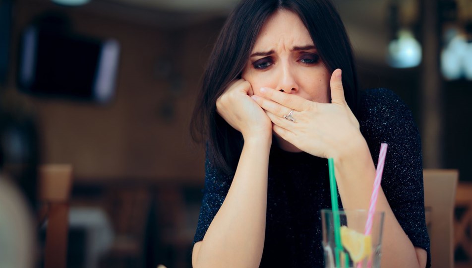 Hıçkırık neden olur? Hıçkırık nasıl geçer? Hıçkırığa iyi gelen 6 yöntem