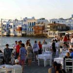 Yunanistan aşıya teşvik için gençlere para ve bedava internet verecek 6 Yunanistan aşıya teşvik için gençlere para ve bedava internet verecek