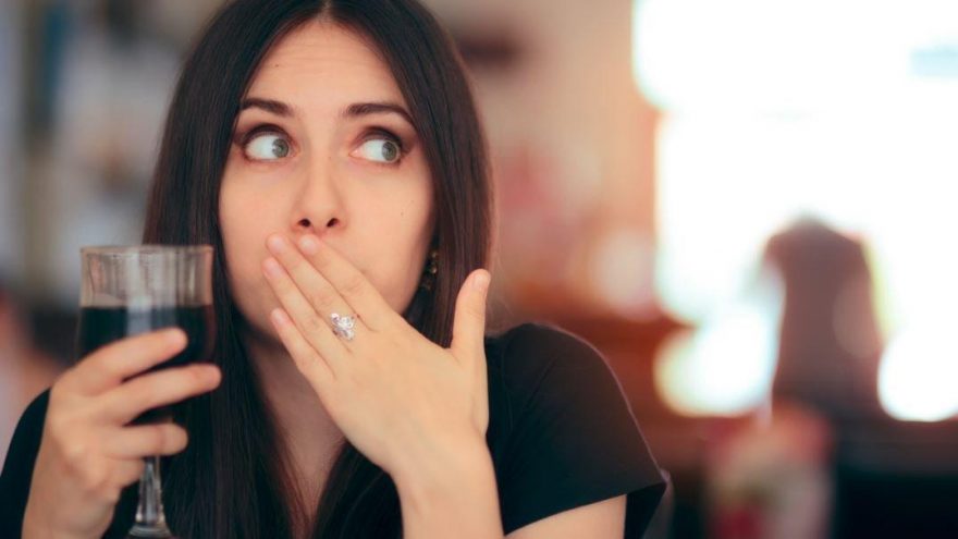 Hıçkırık neden olur? Hıçkırık nasıl geçer? Hıçkırığa iyi gelen 6 yöntem