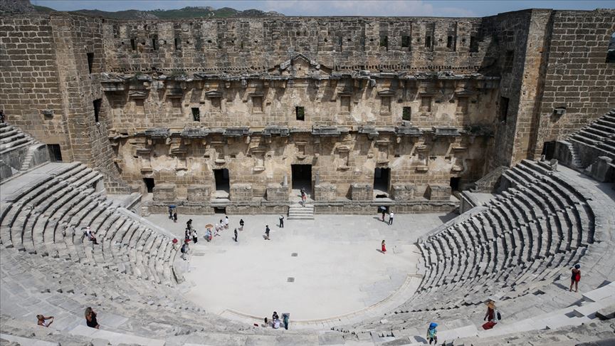 Aspendos Antik Kenti'nin UNESCO'nun kalıcı listesine alınması için çalışma yürütülüyor