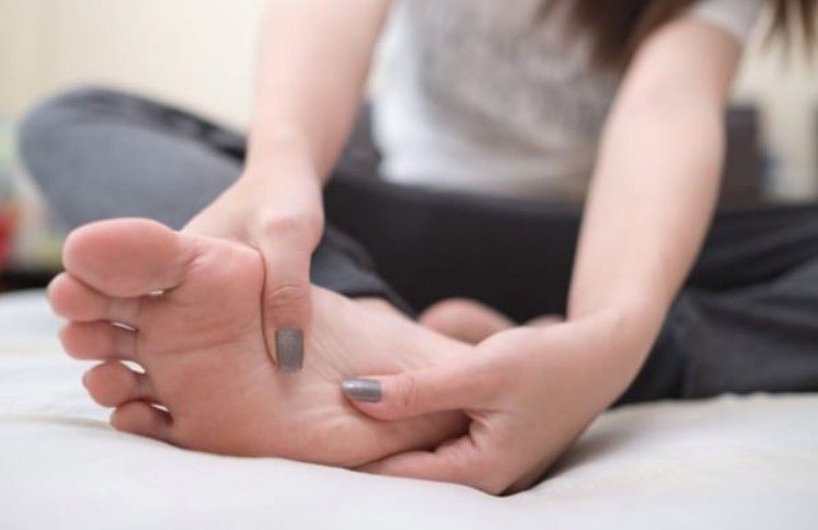 Topuk dikeni nedir? Topuk dikeni nasıl tedavi edilir? Hastanede topuk dikenine hangi bölüm bakar?