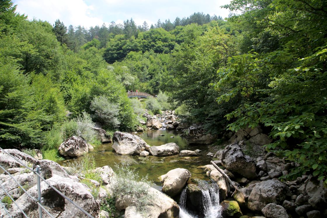 Valla Kanyonu'na giren 12 kilometre yürümeden çıkamıyor