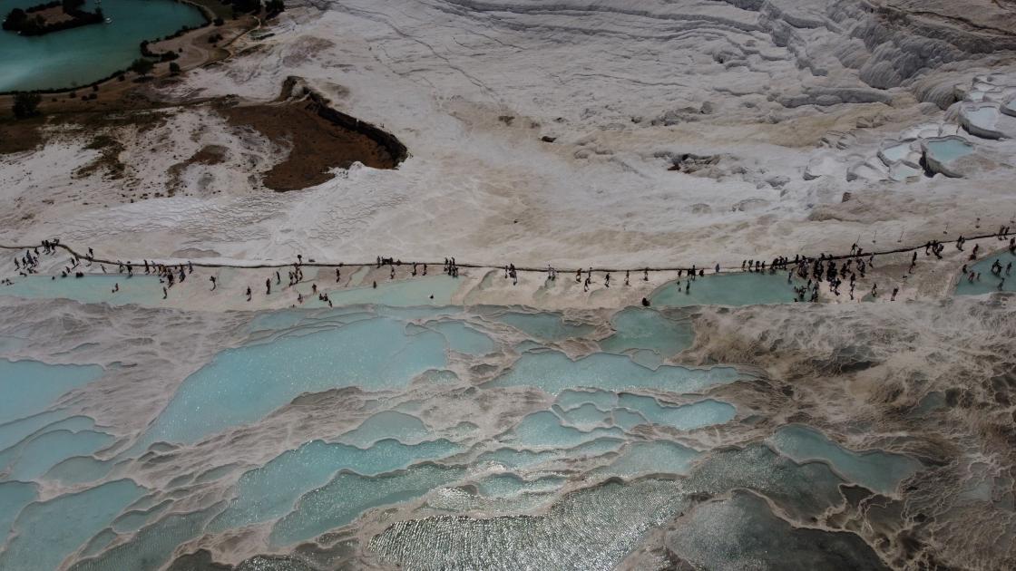 'Beyaz cennet' Pamukkale'yi bayramda 121 bin kişi ziyaret etti