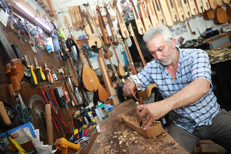 Hobi olarak başlamıştı, müzik aleti ustası oldu