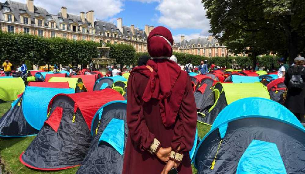 400 Evsiz, Fransa'nın Göbeğine Çadır Kurdu