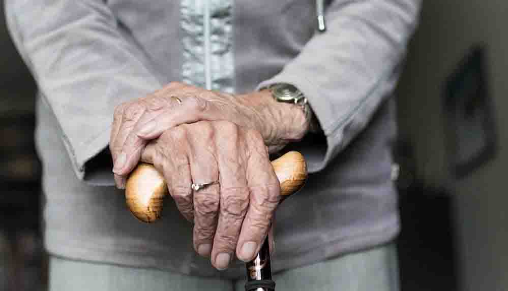 70 yaşındaki kadın eşini bastonla döverek öldürdü