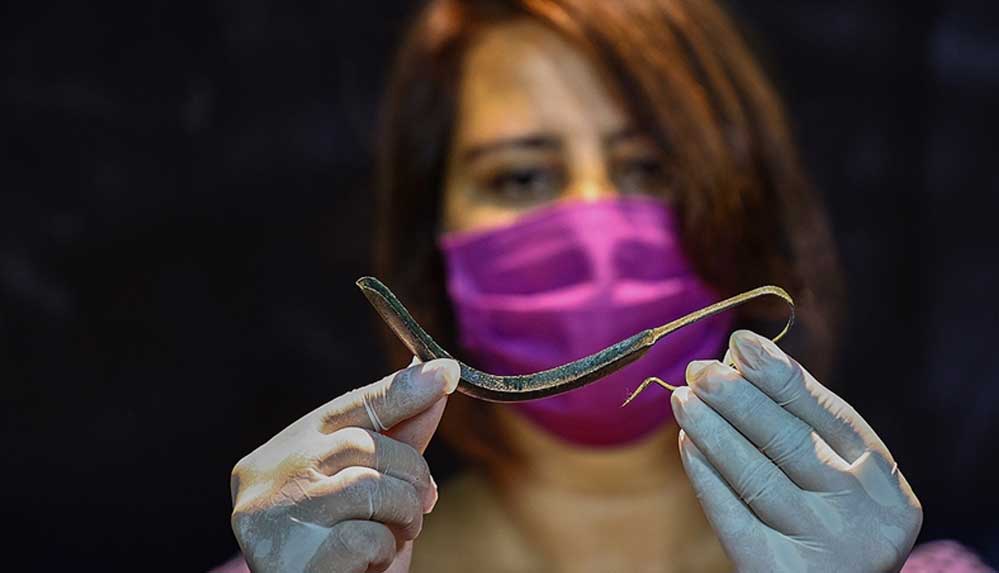 Antik-Çağ'ın-ünlü-gladyatör-ve-sporcularına-özel-işlenen-'strigilis'-ziyaretçileriyle-buluştu