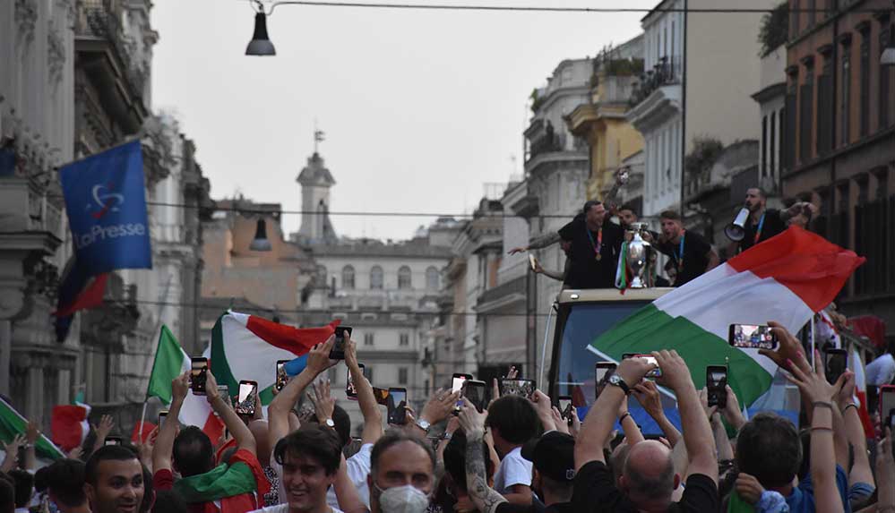 Avrupa-şampiyonu-İtalya-Milli-Takımı,-Roma'da-şampiyonluk-turu-attı