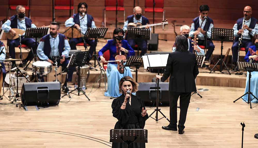 Azerbaycanlı sanatçı Azerin başkentli müzikseverlerle buluştu