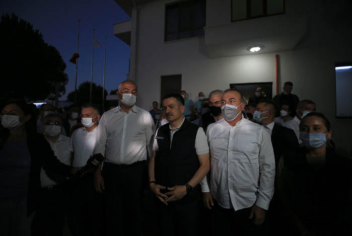 Bakan Bekir Pakdemirli: Manavgat yangınında Kızılay'ın, AFAD'ın yardımını bekleyen vatandaş yok
