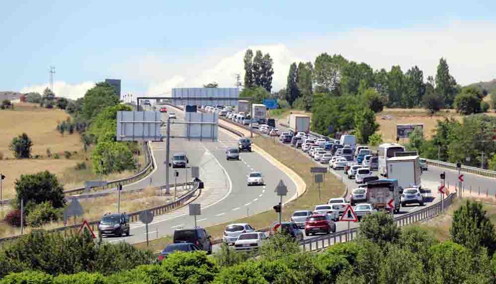 Bayram tatilinin son gününde yollarda yoğunluk oluştu