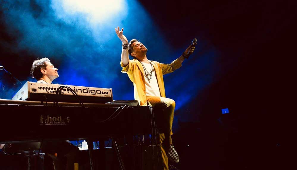 Bodrum-Antik-Tiyatro’da-Kenan-Doğulu-rüzgarı-esti-1