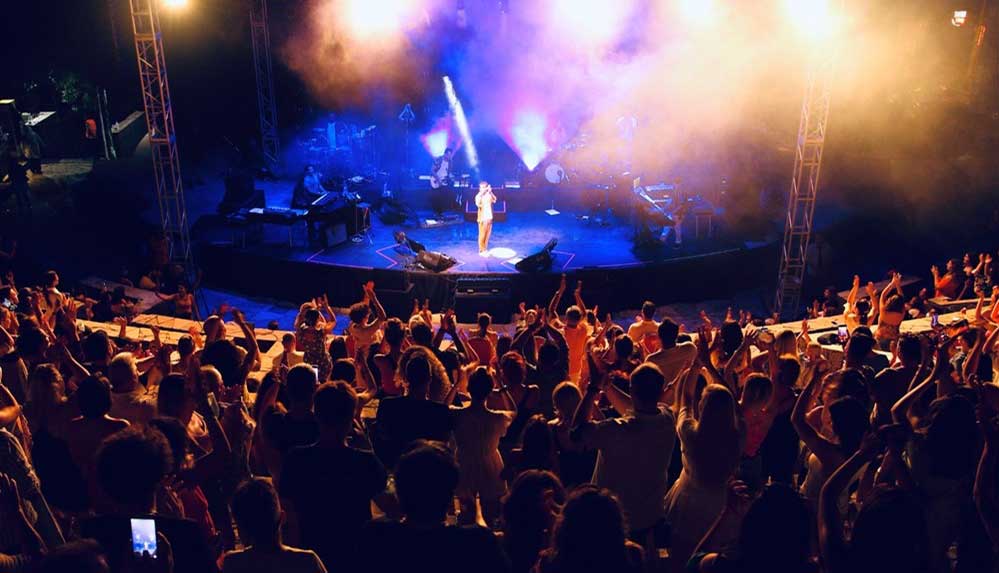 Bodrum Antik Tiyatro’da Kenan Doğulu rüzgarı esti