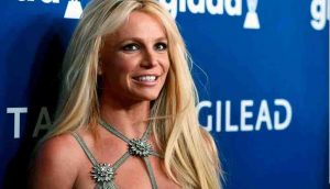 Britney Spears üstsüz pozlarıyla hayranlarını şaşırttı