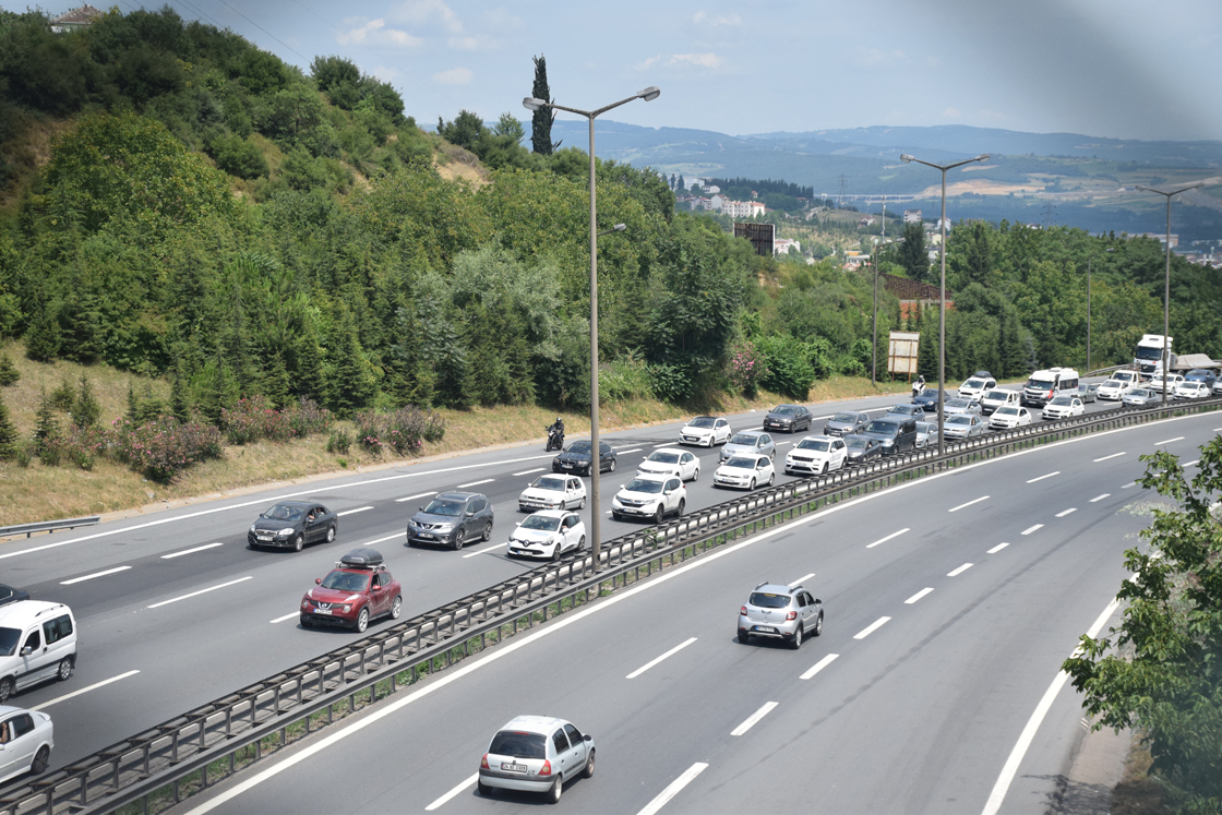 Bayram tatilinin son gününde yollarda yoğunluk oluştu