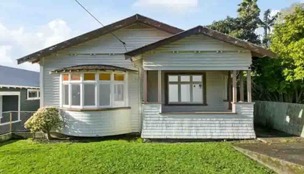 Çürümeye yüz tutmuş üç odalı ev 12,43 milyon liraya alıcı buldu