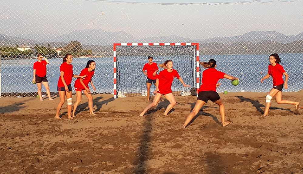 Dünyaca Ünlü Şarkıcı Bikini Yerine Şort Giyen Norveçli Kadın Sporcuların Cezasını Ödemeyi Teklif Etti