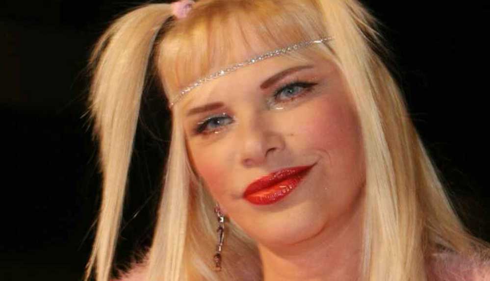 Eskiden-yetişkin-filmlerinin-yıldızıydı,-satranç-kraliçesi-oldu