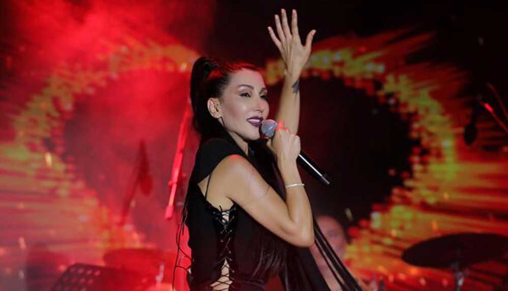 Hande Yener: Hayranlarım üzülmesin diye kimseye söylemedim 4 Hande-Yener--Hayranlarım-üzülmesin-diye-kimseye-söylemedim