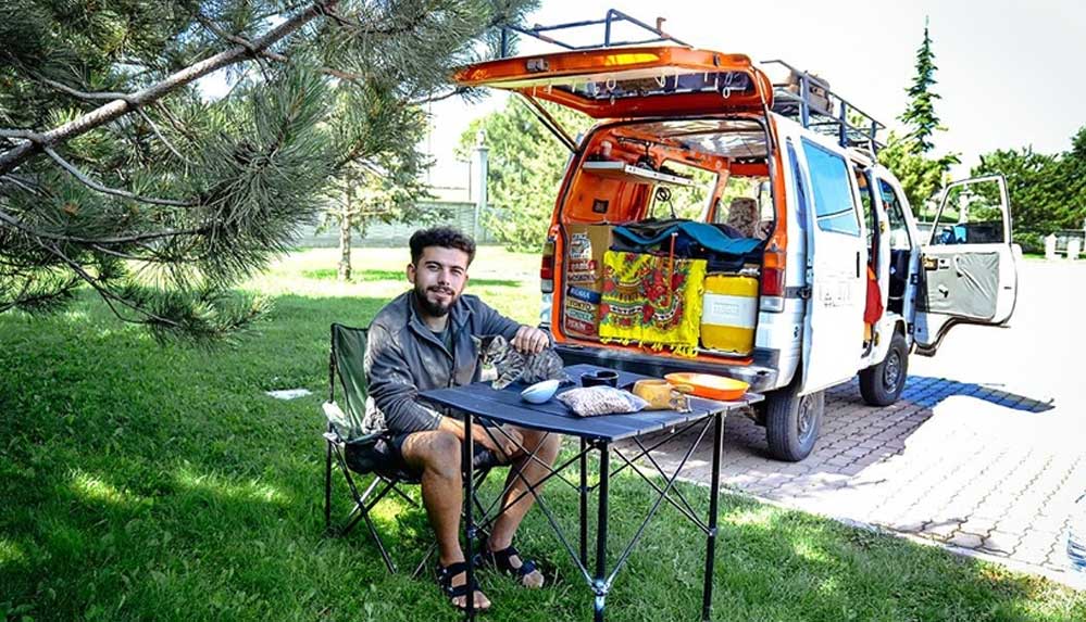 Hayatını sığdırdığı karavanı 'küpşeker' ile rotasız seyyah oldu 5 Hayatını-sığdırdığı-karavanı-'küpşeker'-ile-rotasız-seyyah-oldu