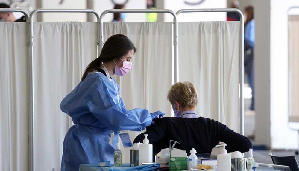 İngiltere,-Kovid-19-aşısının-iki-dozunu-yaptıran-AB-ve-ABD-vatandaşlarına-karantinayı-kaldırıyor