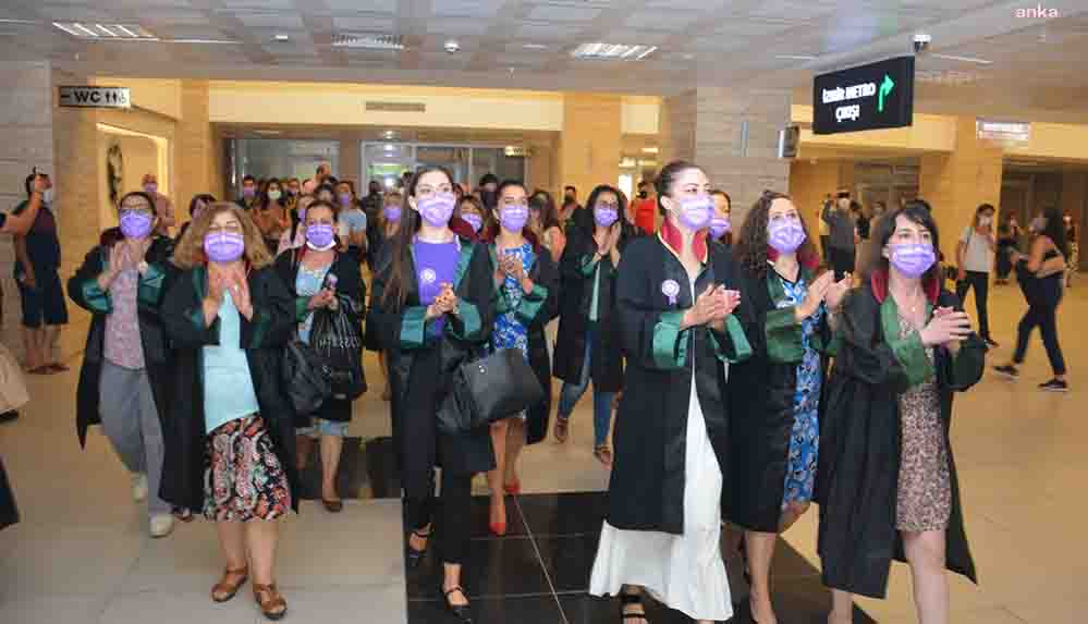 İzmir'de kadın avukatlardan İstanbul Sözleşmesi protestosu!