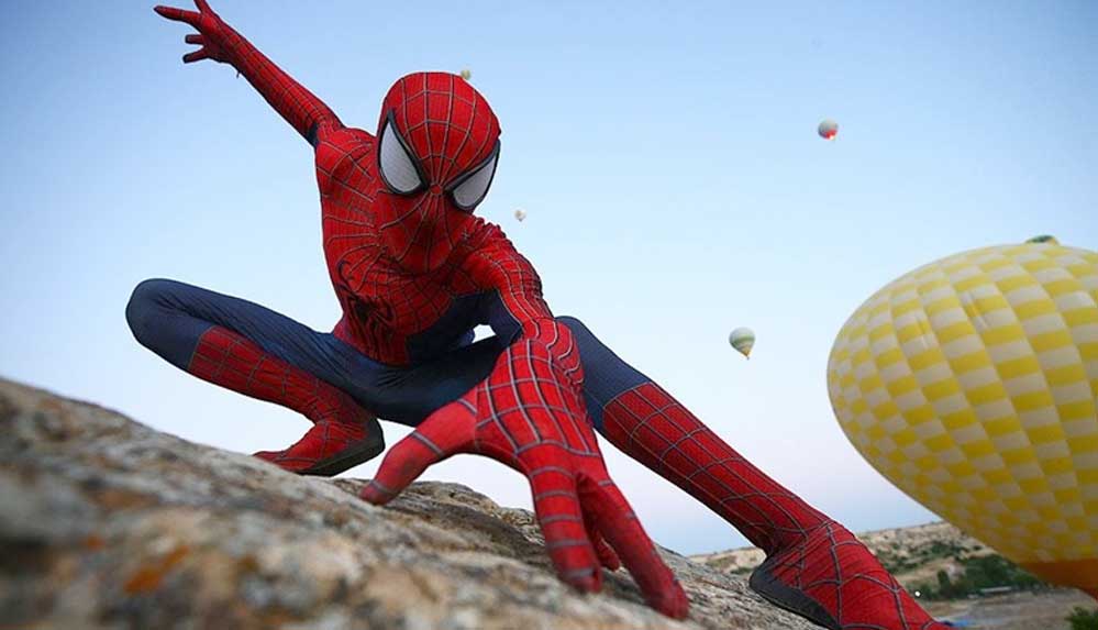 Kapadokya'yı gezen 'Örümcek Adam' turistlerin ilgi odağı oldu 5 Kapadokya'yı-gezen-'Örümcek-Adam'-turistlerin-ilgi-odağı-oldu