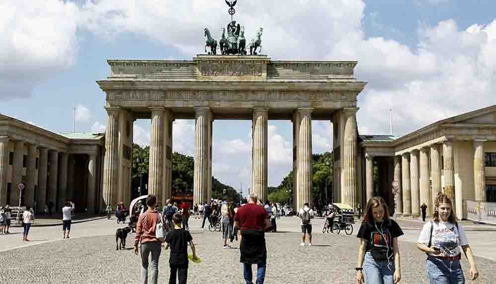 Kısıtlamalar geri geliyor Avrupa ülkelerinde Covid-19 vakaları artıyor