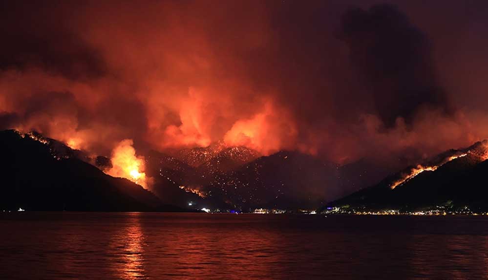 Marmaris'teki-orman-yangınında-motosikletiyle-alevlerin-arasında-kalan-genç,-hayatını-kaybetti