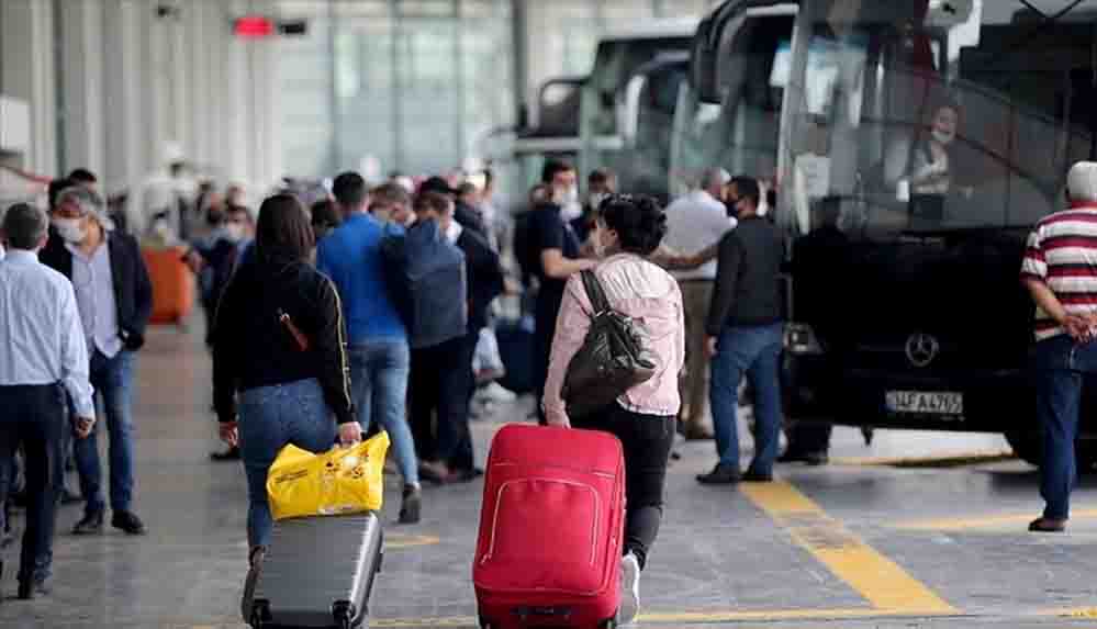 İzmir'de 18 yaşından küçüklere otobüs ve uçak bilet satışı yasaklandı